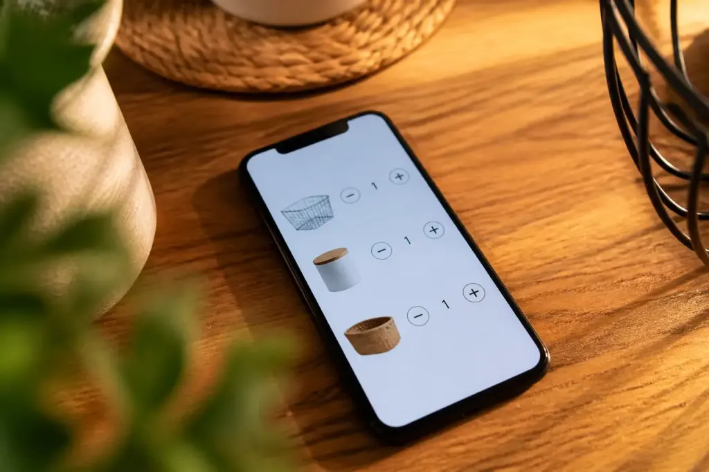 Smartphone affichant panier avec quantites modifiables sur table